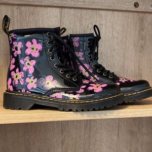 Dr. Martens Pansey Fayre Kids Boots - Black with Pink Floral